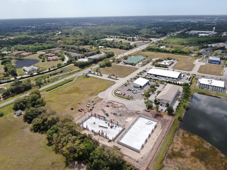 More Photos Of 8250 Vicela Dr, Sarasota Warehouse For Lease