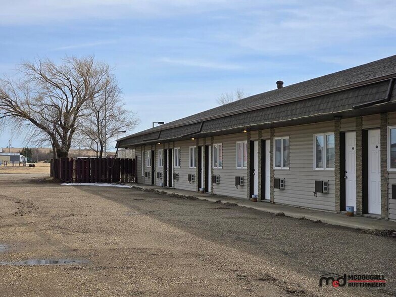 More Photos Of 775 W 5th Ave, Shaunavon Hotel For Sale