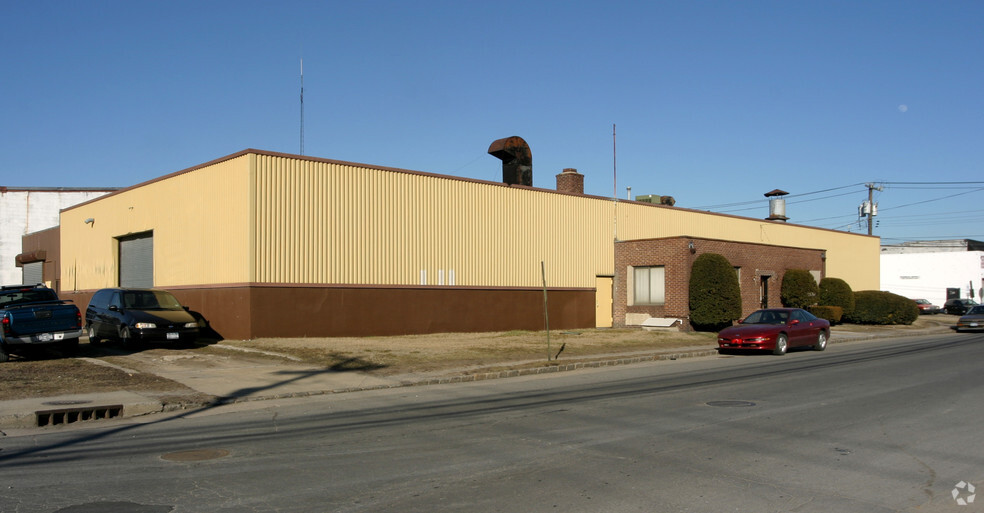 Primary Photo Of 589 Main St, Westbury Manufacturing For Sale