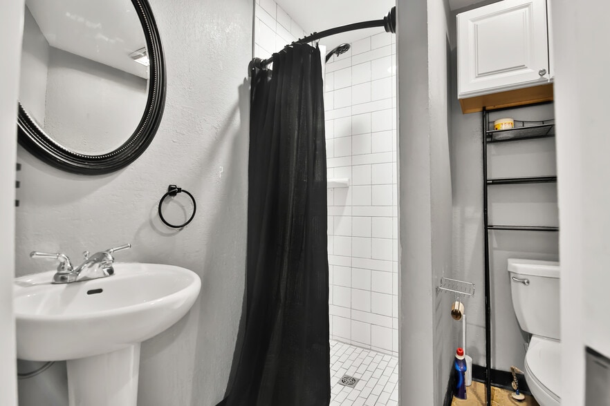 More Photos Of 1014 Broadway St, Lubbock Office For Sale