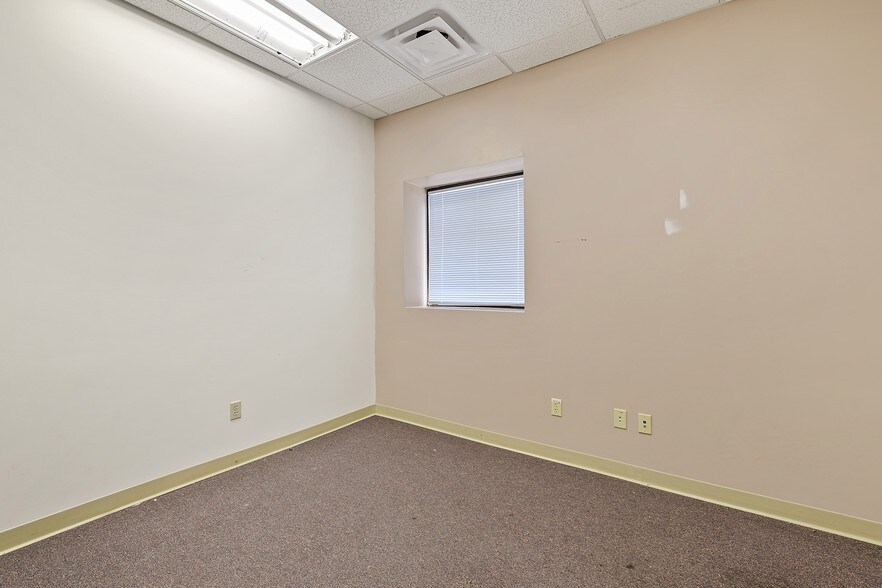More Photos Of 4405 E Aloha Dr, Diamondhead Storefront Retail Office For Lease