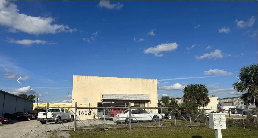 Primary Photo Of 1602 Market Cir, Port Charlotte Warehouse For Lease