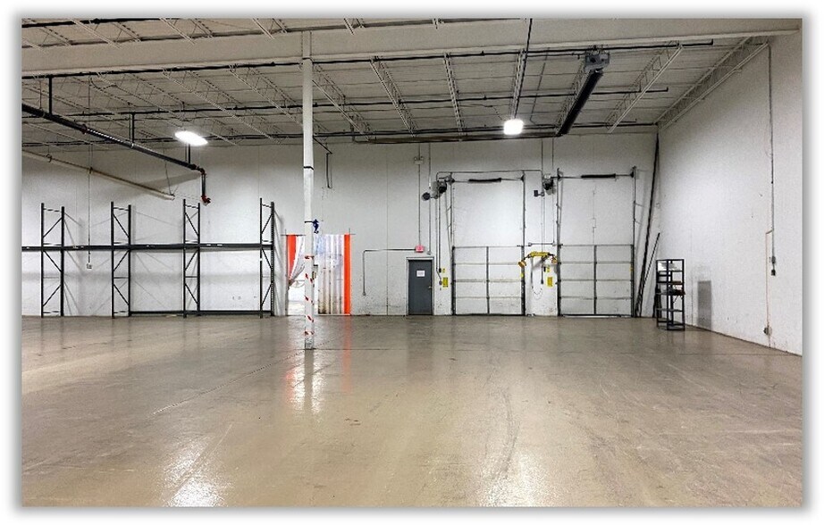 More Photos Of 1700 Kiefer Dr, Zion Warehouse For Lease