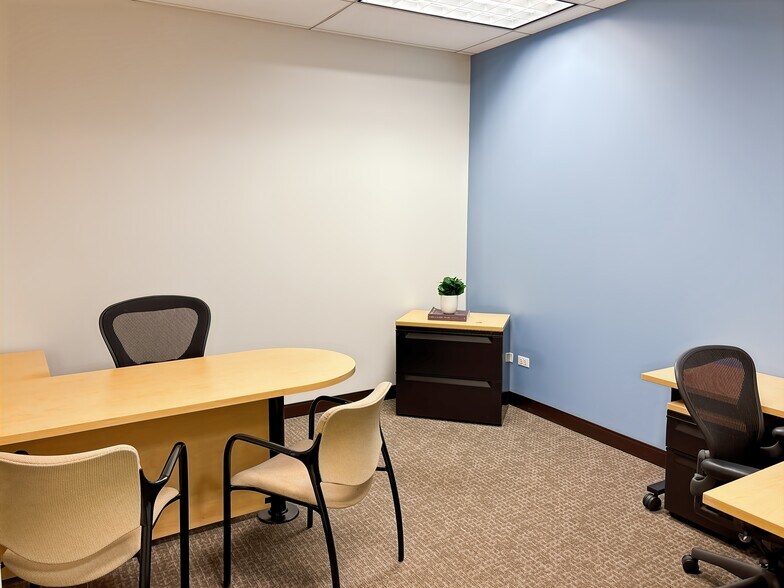 More Photos Of 3333 Warrenville Rd, Lisle Coworking Space
