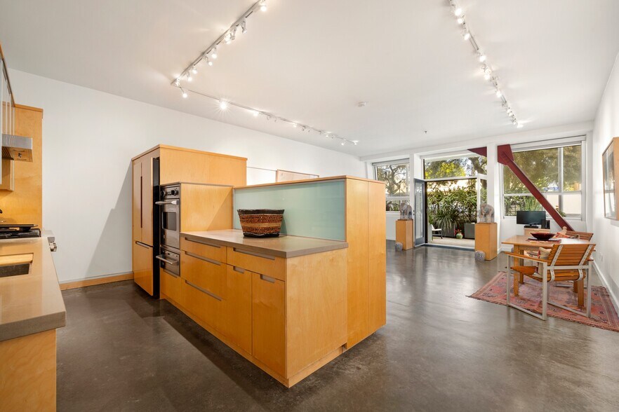 More Photos Of 615 Hampton Dr, Venice Apartments For Sale