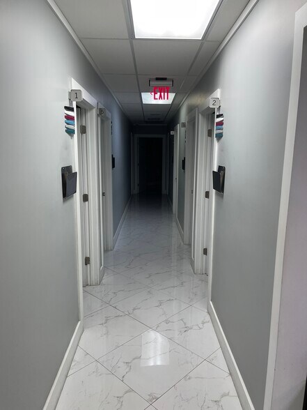 More Photos Of 1400 NE Miami Gardens Dr, Miami Medical For Lease