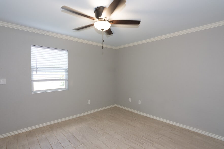 More Photos Of 114 Scofield Ave, Johnson City Apartments For Sale