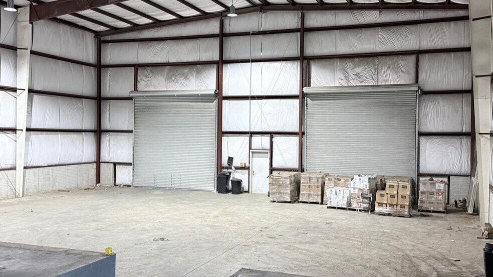 More Photos Of 308 Rogers St, Barnesville Warehouse For Lease