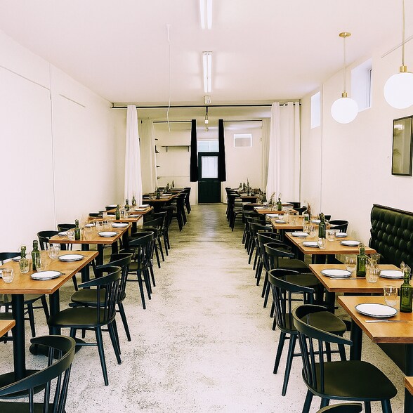 More Photos Of 435 N Church St, Hendersonville Storefront For Lease