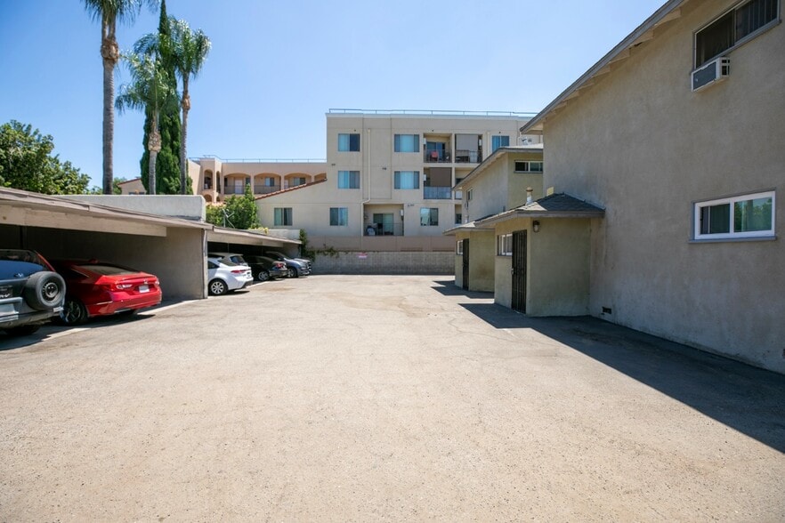 More Photos Of 15455 Vanowen St, Van Nuys Apartments For Sale