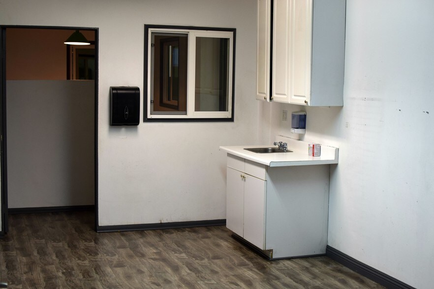 More Photos Of 900 W Hyde Park Blvd, Inglewood Warehouse For Lease
