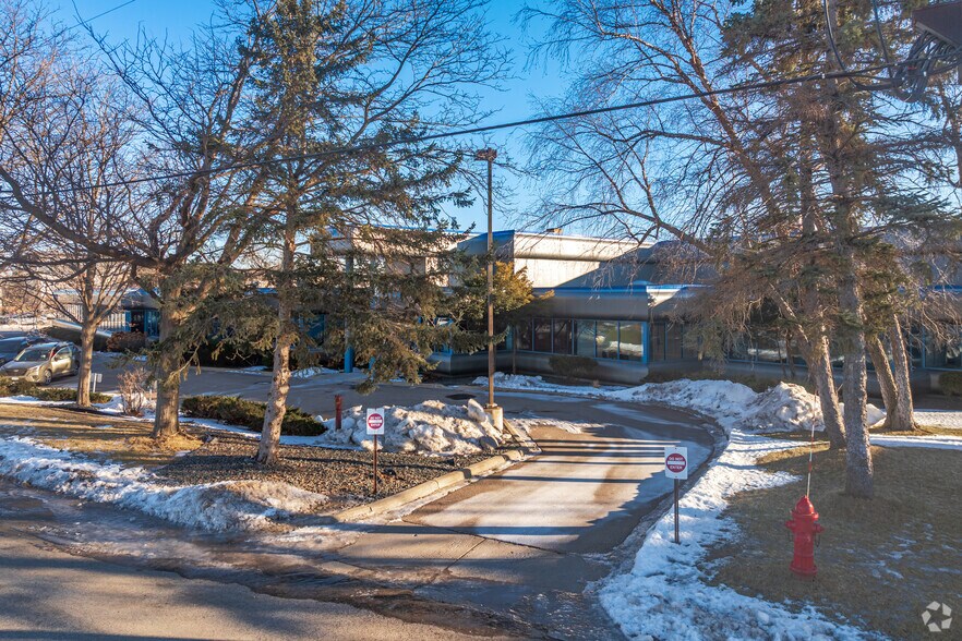 More Photos Of 4301 Hwy 7 W, Saint Louis Park Distribution For Lease