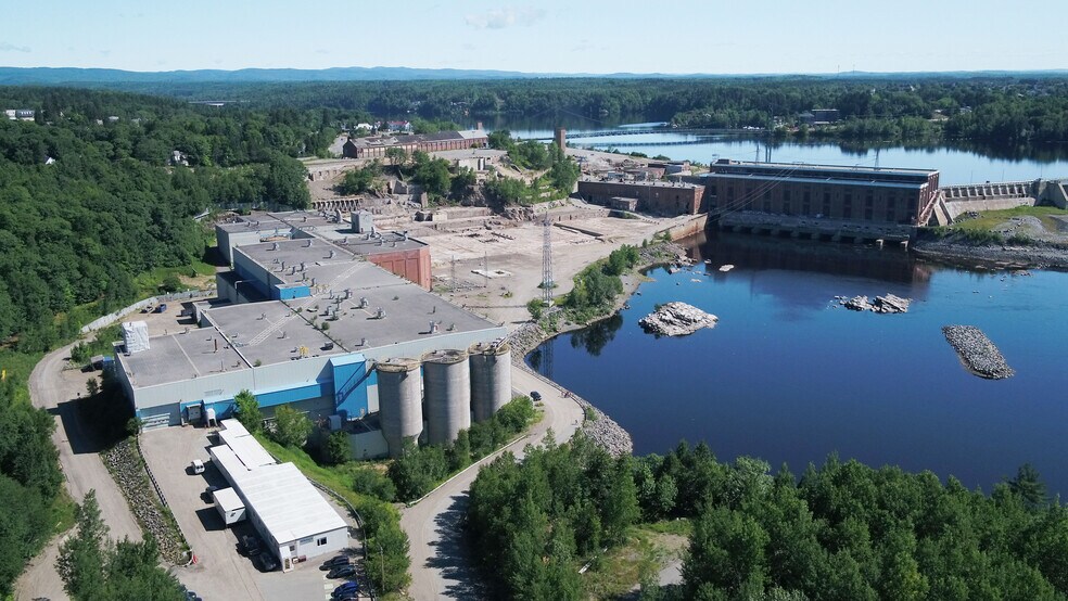 More Photos Of 101 Av Chahoon, Shawinigan Industrial For Sale