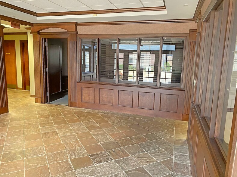 More Photos Of 6226 E 101st St, Tulsa Office For Sale