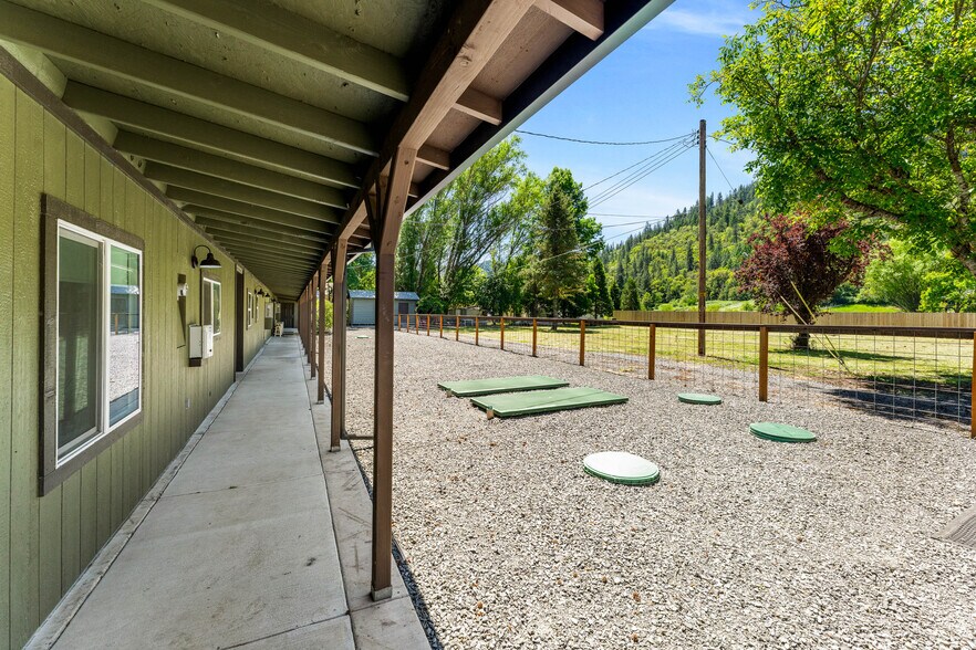 More Photos Of 5333 Rogue River Hwy, Gold Hill Multifamily For Sale