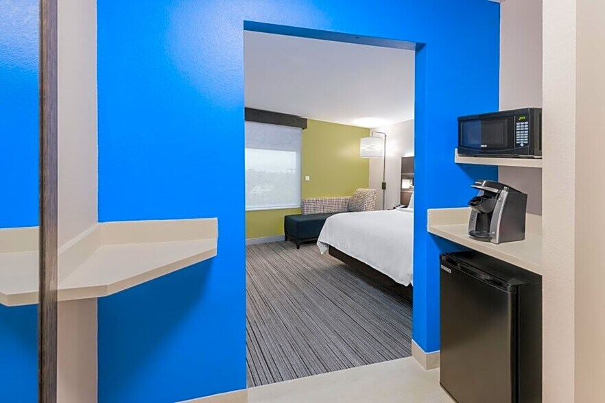 More Photos Of 5007 Highway 6, Missouri City Hotel For Sale