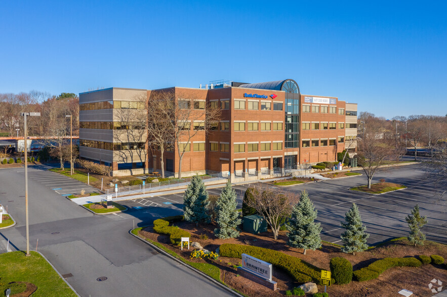 Primary Photo Of 150 Grossman Dr, Braintree Coworking Space