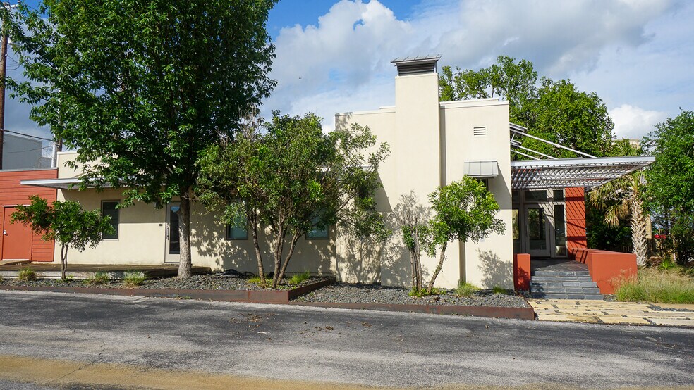 More Photos Of 106 Bagdad Ave W, Round Rock Office For Sale