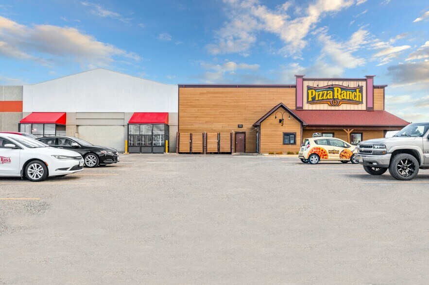 More Photos Of 1300 18th Ave NW, Austin Storefront For Lease