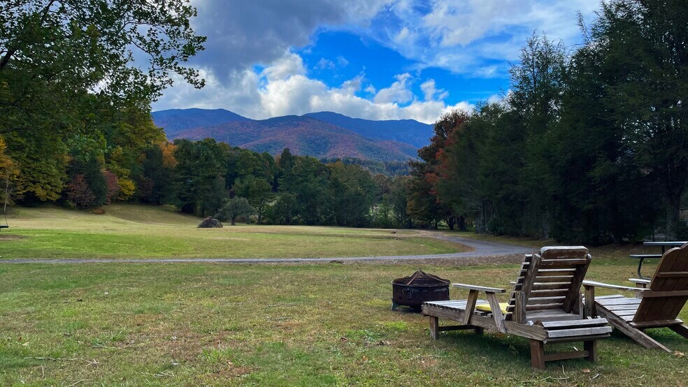 More Photos Of 76 S Toe River Rd, Burnsville Hotel For Sale