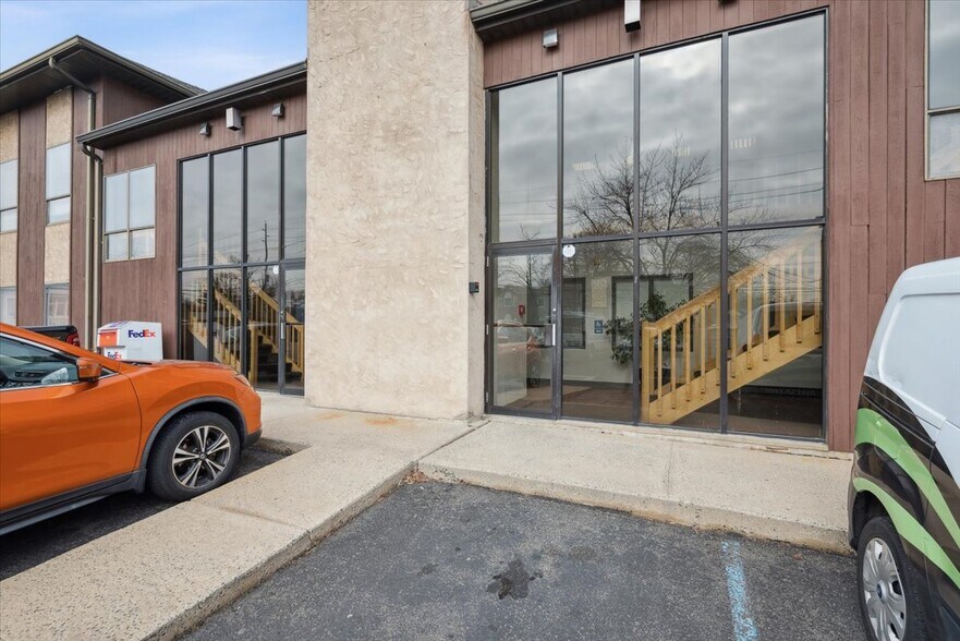 More Photos Of 495 Union Ave, Middlesex Medical For Sale