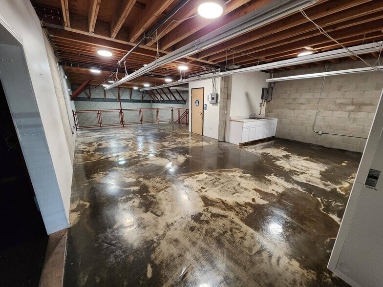 More Photos Of 334-336 W 33rd St, Los Angeles Industrial For Sale