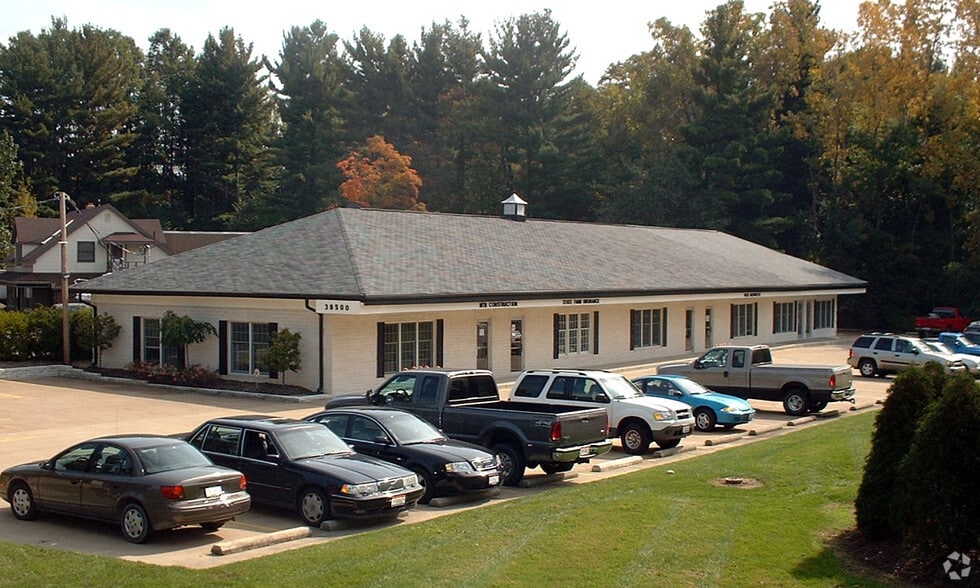 Primary Photo Of 38500 Chardon Rd, Willoughby Medical For Lease