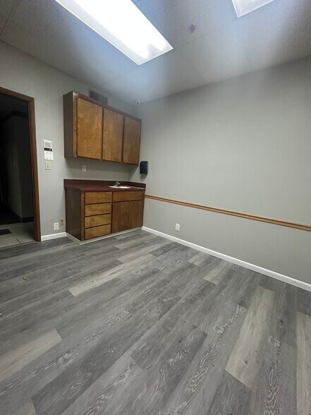 More Photos Of 2511 Logan St, Selma Medical For Lease