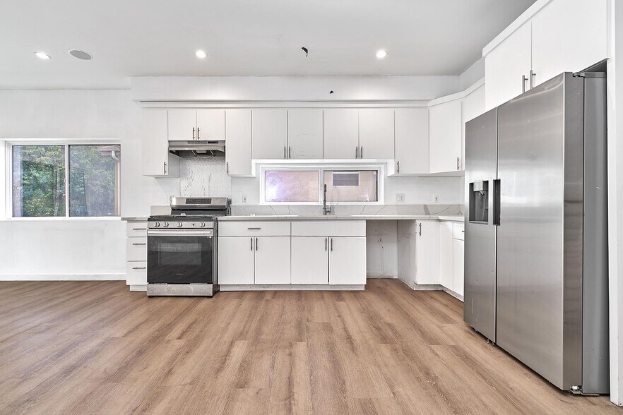 More Photos Of 550 W 47th St, Los Angeles Apartments For Sale