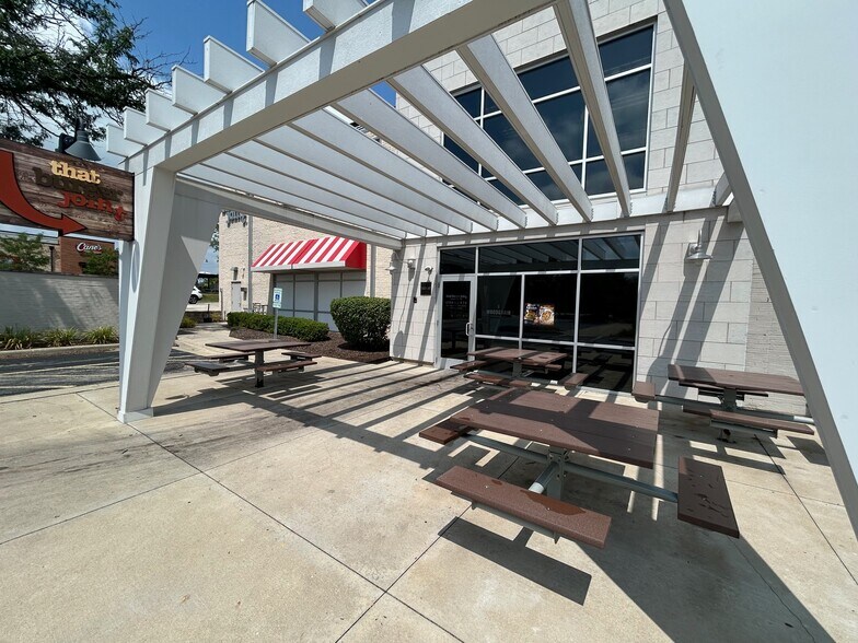 More Photos Of 515 Roosevelt Rd, Glen Ellyn General Retail For Sale