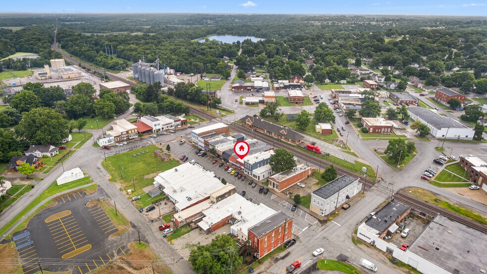 More Photos Of 119 S 1st St, Pleasant Hill Specialty For Sale