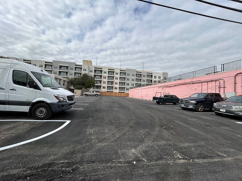 More Photos Of 3601 W Alabama St, Houston Unknown For Lease