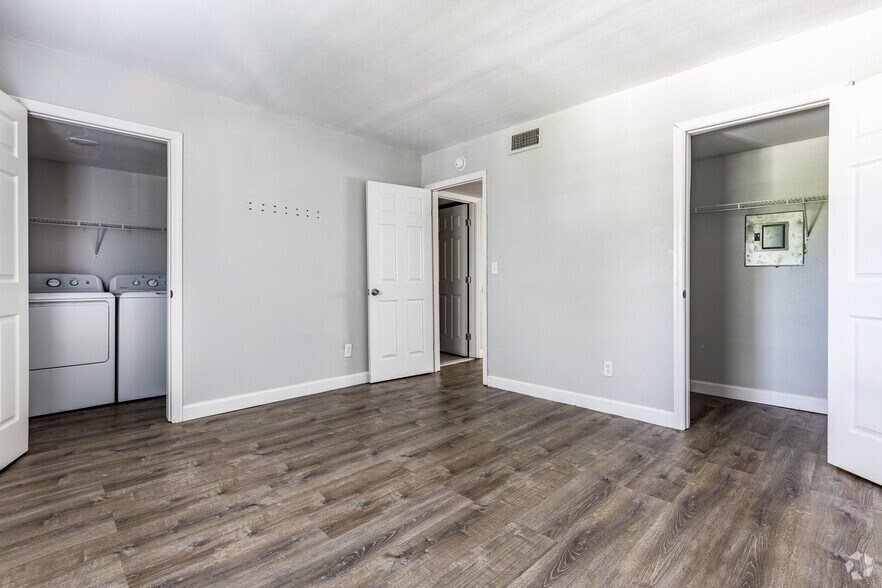 More Photos Of 2025 Rogers St, Clearwater Apartments For Sale