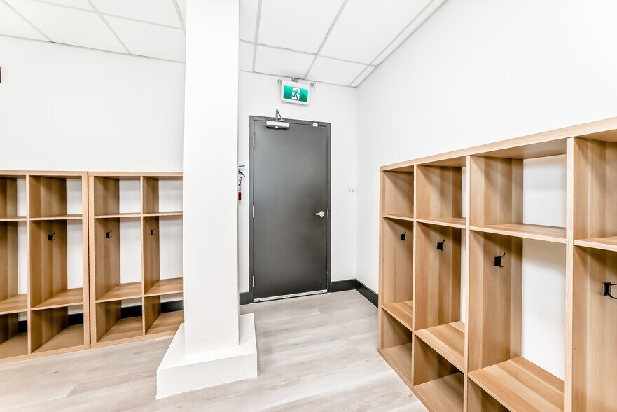 More Photos Of 1015 Centre St NW, Calgary Storefront Retail Residential For Sale