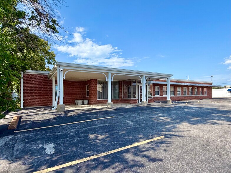 Primary Photo Of 405 Main St, Hillsboro Office For Sale