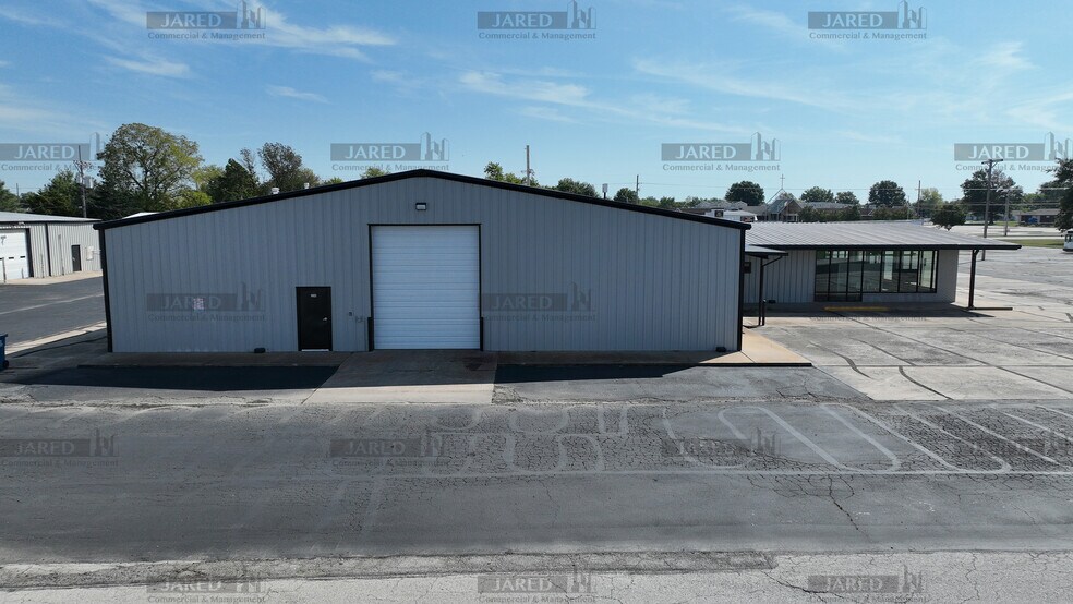 More Photos Of 2230 S Main St, Carthage Unknown For Lease