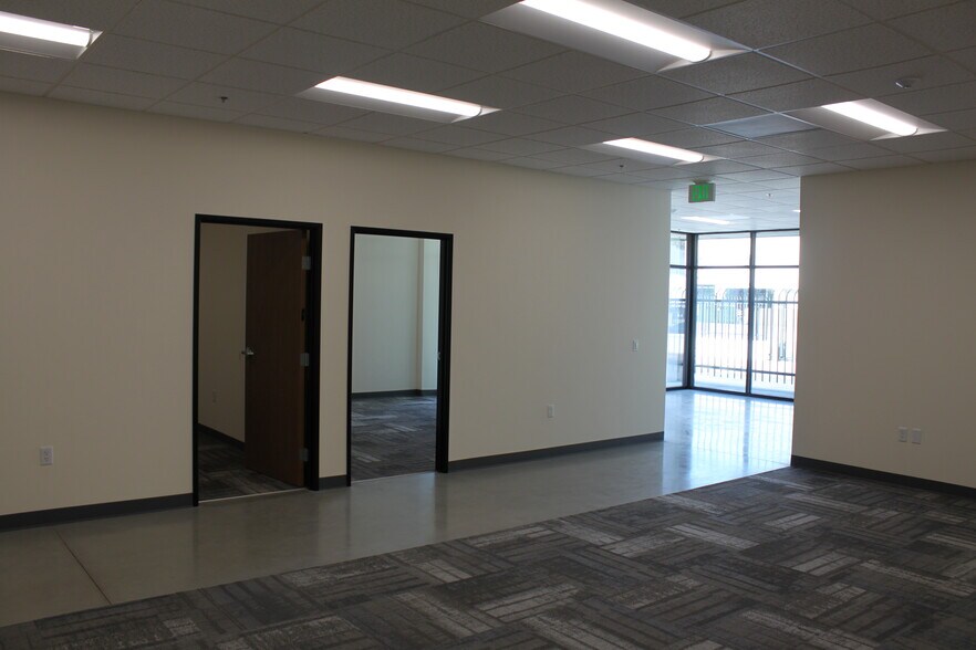 More Photos Of 2100 E 49th St, Vernon Warehouse For Lease