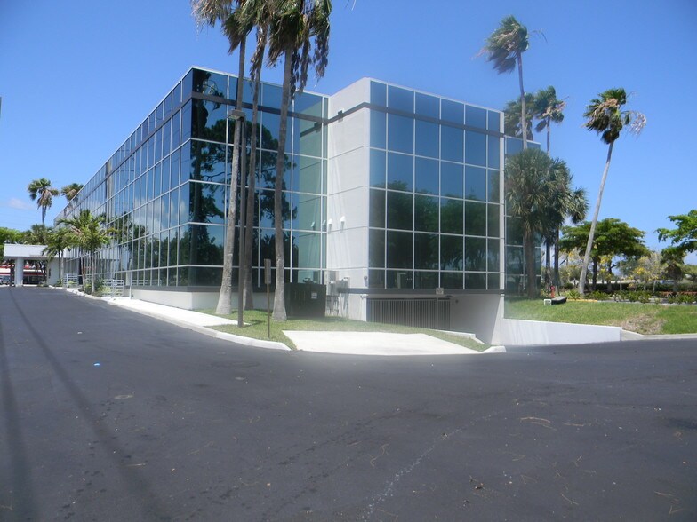More Photos Of 1501 Corporate Dr, Boynton Beach Office For Lease