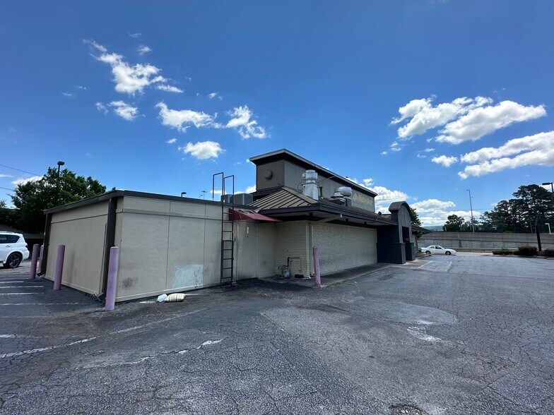 More Photos Of 2417 N Memorial Pky, Huntsville Restaurant For Lease