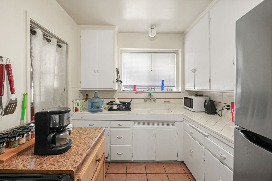 More Photos Of 1200-1210 N Kenmore Ave, Los Angeles Apartments For Sale