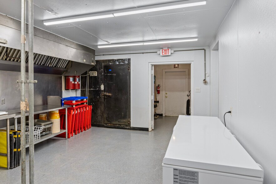 More Photos Of 712 River Rd, Washington Restaurant For Lease