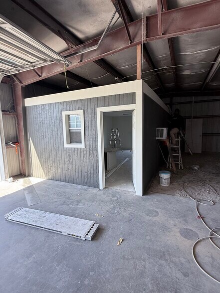 More Photos Of 3609 Wow Rd, Corpus Christi Warehouse For Lease