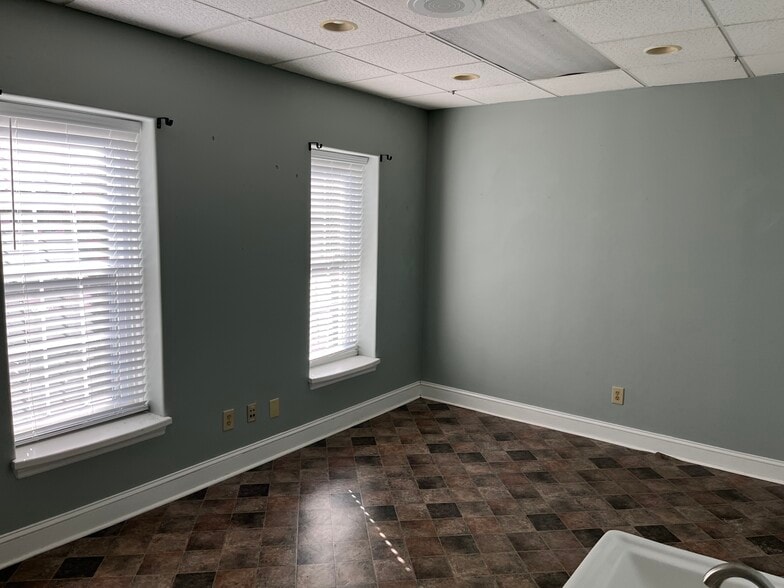 More Photos Of 841 E Main St, Spartanburg Office For Lease