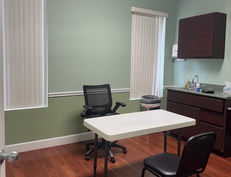 More Photos Of 17051 US Highway 441 S, Summerfield Office For Lease