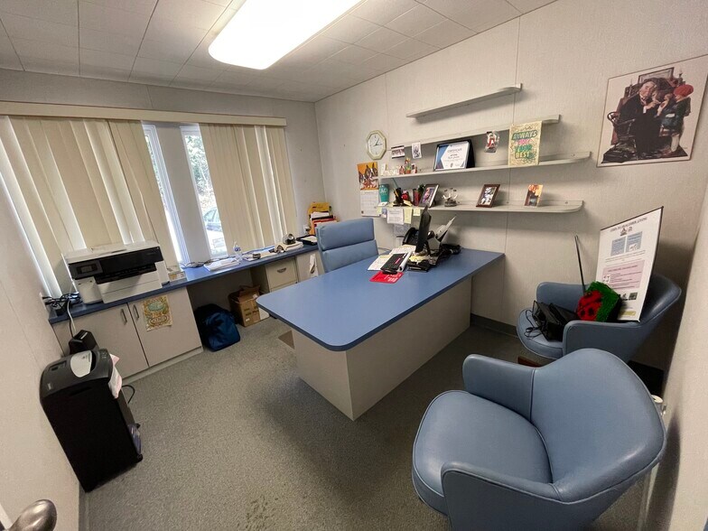 More Photos Of 460 Gidney Ave, Newburgh Medical For Lease