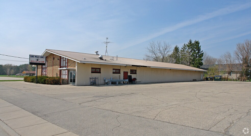 More Photos Of 137 Sandy Beach Rd, Lake Mills Bowling Alley For Sale
