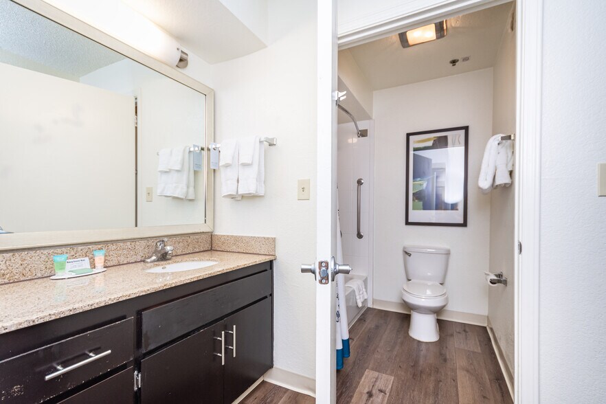 More Photos Of 1530 Howe Ave, Sacramento Hotel For Sale