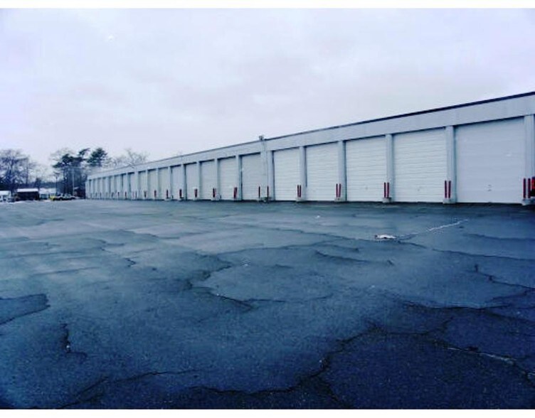 More Photos Of 1431 Bedford St, Abington Truck Terminal For Lease