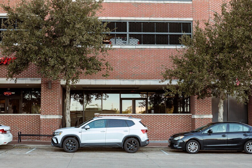 More Photos Of 717 University Dr, College Station Apartments For Lease