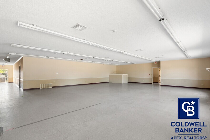 More Photos Of 302 Lincoln Park Dr, Cleburne Medical For Sale